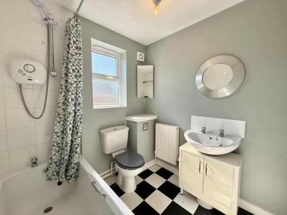 2 bed Semi-Detached to rent Image 4