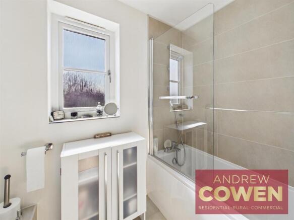 4 bed Detached for sale Image 12