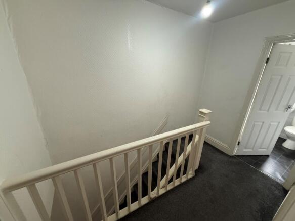 3 bed Terraced to rent Image 8