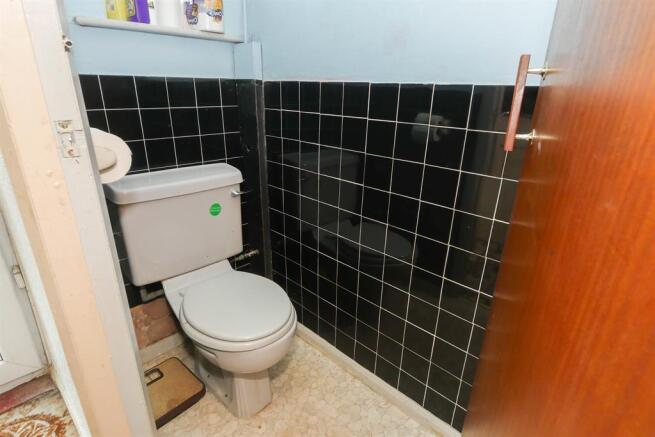 DOWNSTAIRS CLOAKROOM/WC