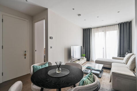 Dock East Apartments, Canary Wharf, London, E14