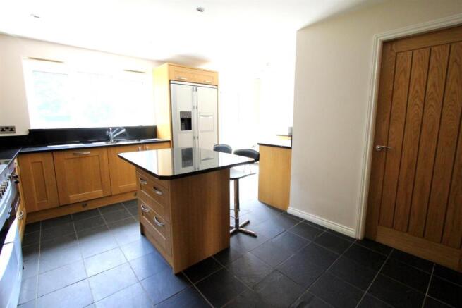 KITCHEN/BREAKFAST RO