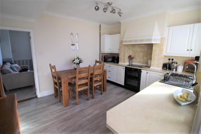 kitchen 2.JPG