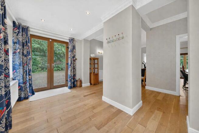 5 bed Detached for sale Image 7