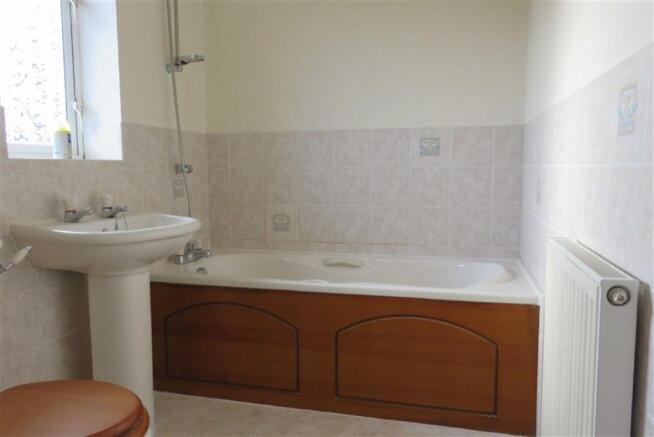 FAMILY BATHROOM
