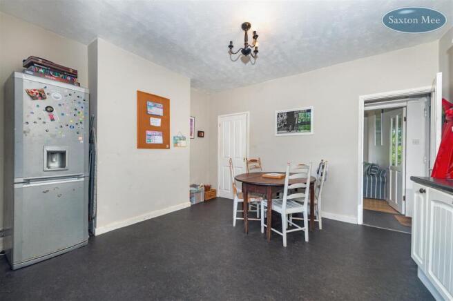 dining room 8565.jpg