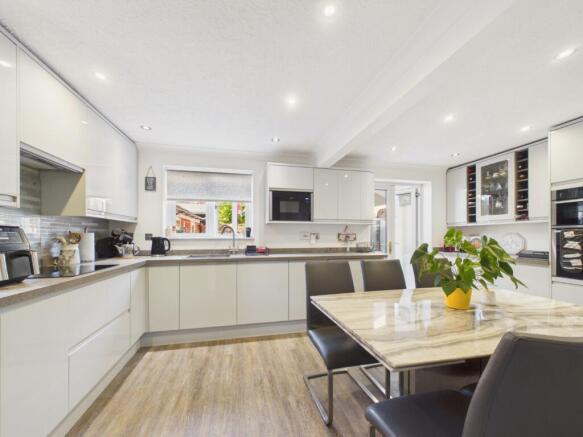 3 bed Detached for sale Image 5