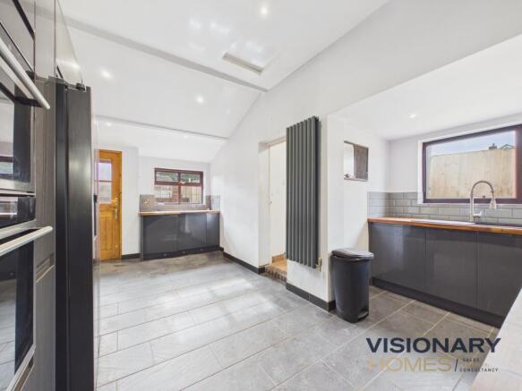 CAM03522G0-PR0245-STILL003