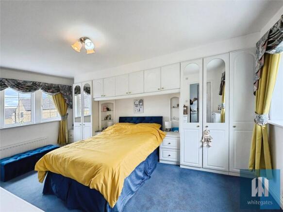 5 bed Detached for sale Image 8