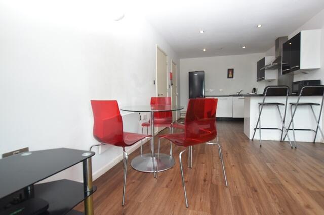 2 bed Apartment to rent Image 6