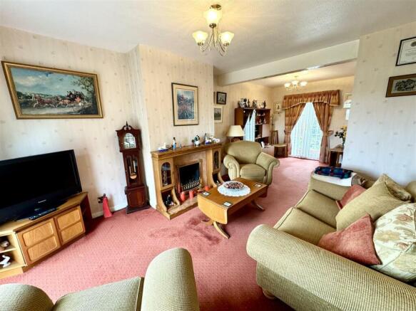 OPEN PLAN SITTING/DINING ROOM