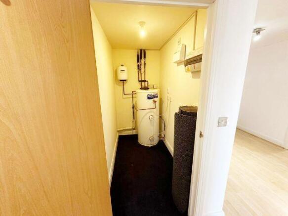 3 bed Apartment to rent Image 10
