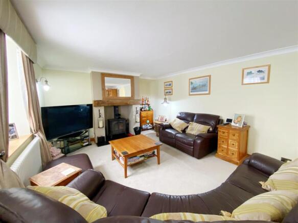 Lounge 5.jpg