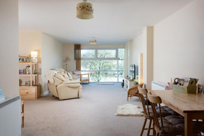 2 bed Apartment for sale Image 2