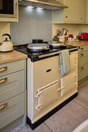 4 bed House for sale Image 6
