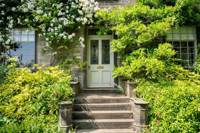 6 bed Detached for sale Image 6