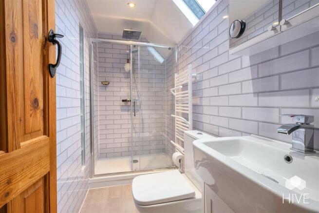Bed 1 En-suite