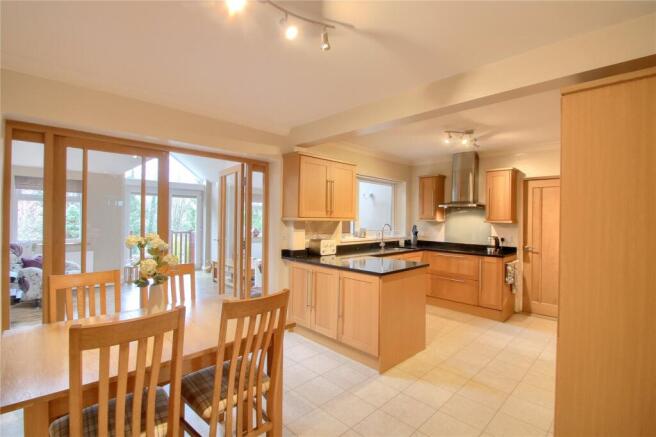 4 bed Detached for sale Image 6
