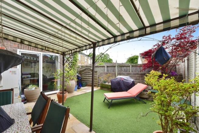 4 bed Semi-Detached for sale Image 5