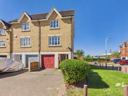 21, Pearcy Close, Romford RM3 8PW