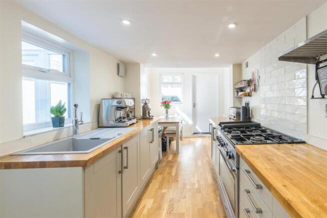 83 Abinger Road-3.jpg