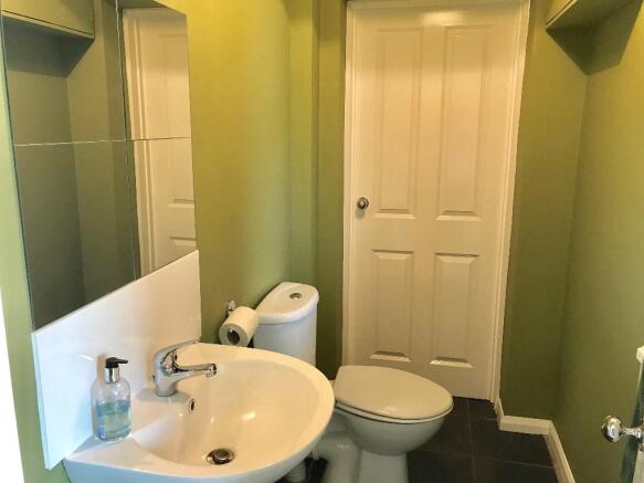 DSTAIRS CLOAKROOM