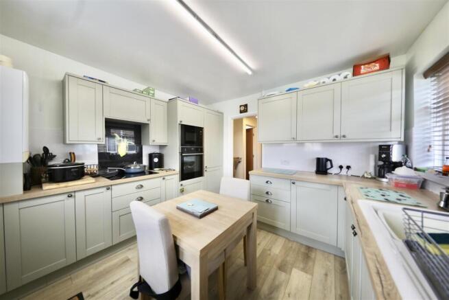 2 bed Semi-Detached Bungalow for sale Image 10
