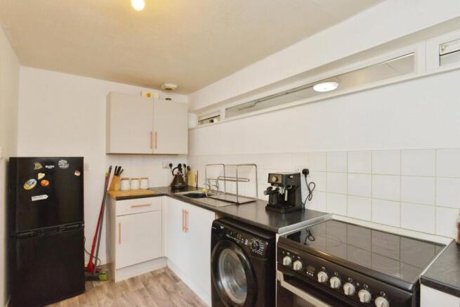 Ramsons Avenue, Conniburrow, Milton Keynes, Buckinghamshire, MK14 photo 4