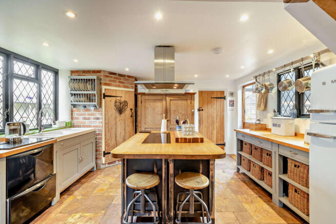 8680692-interior0...