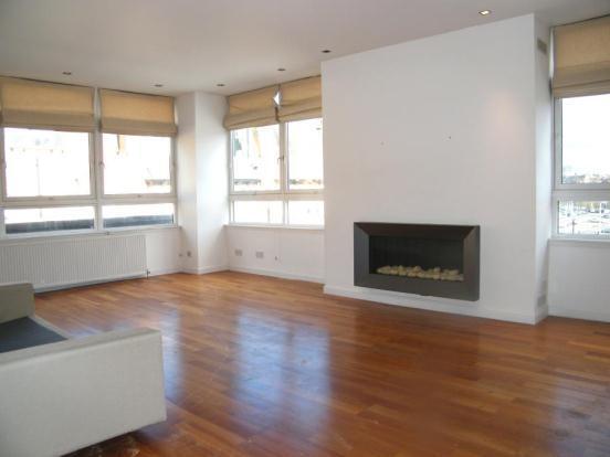 Lounge/Dining