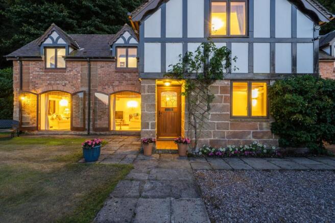 Moathouse Barn, Horsley Lane, Beeston, CW6 9TP photo 4
