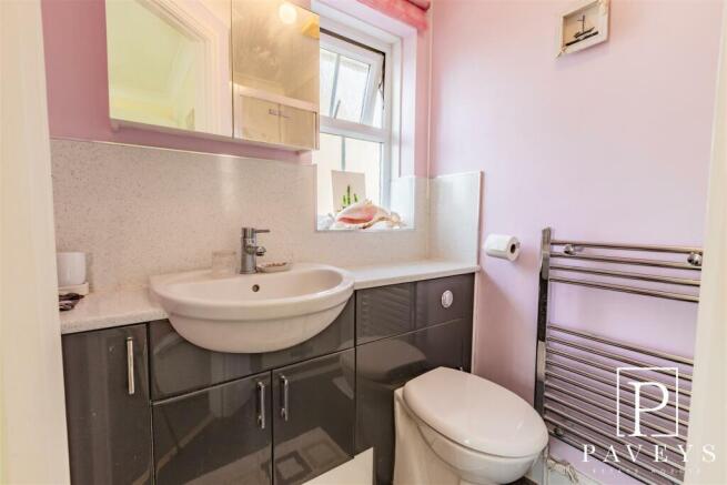 EN SUITE SHOWER ROOM