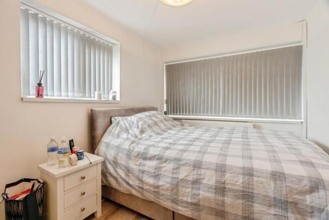 5 bed Semi-Detached for sale Image 9