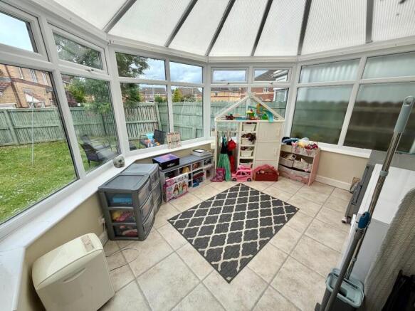 3 bed Semi-Detached for sale Image 8