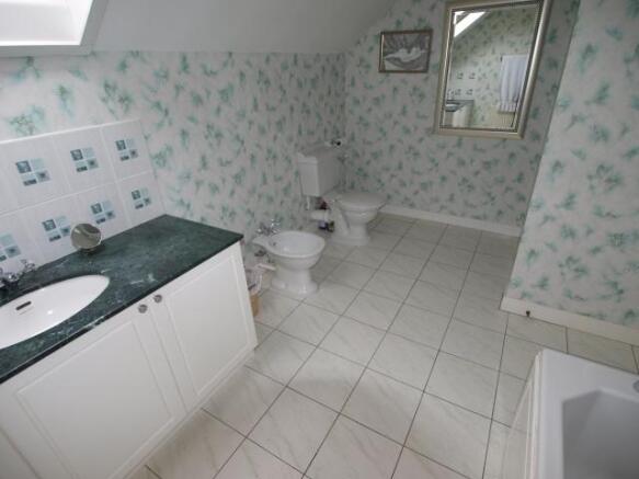 Master En Suite Bathroom