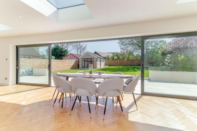4 bed House for sale Image 4