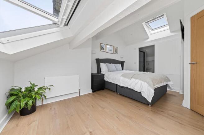 3 bed Terraced for sale Image 11