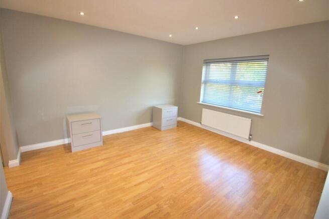 2 bed Flat for sale Image 6