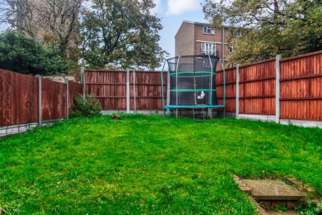 Spring Hills, Harlow photo 4