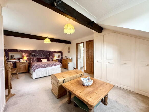 4 bed Detached for sale Image 12