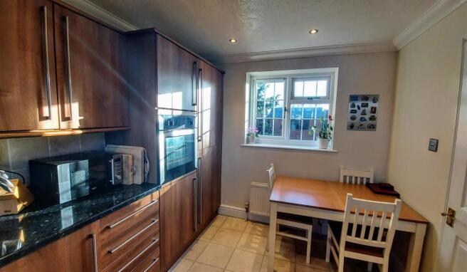 KITCHEN / DINER