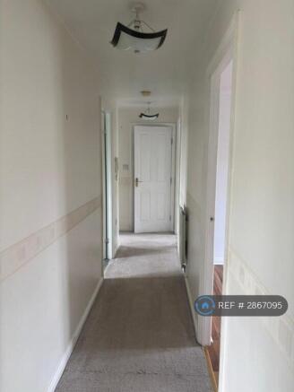 3 bed Flat to rent Image 11