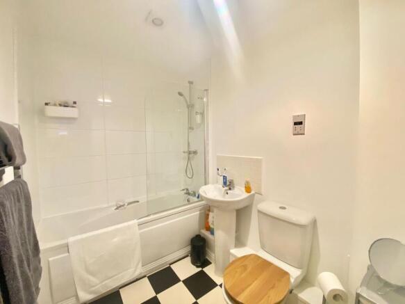 2 bed Apartment for sale Image 9