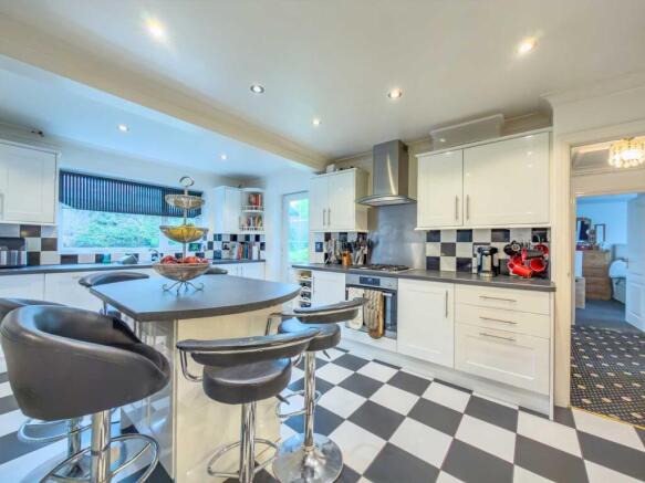 3 bed Detached Bungalow for sale Image 4