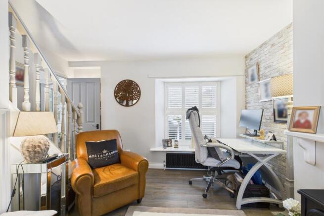 CAM04201G0-PR0125-STILL016