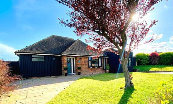 5 Eden Drive - Front1.jpg