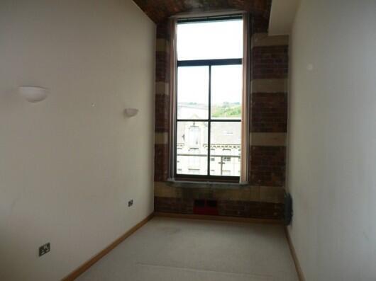 2 bed Flat to rent Image 5