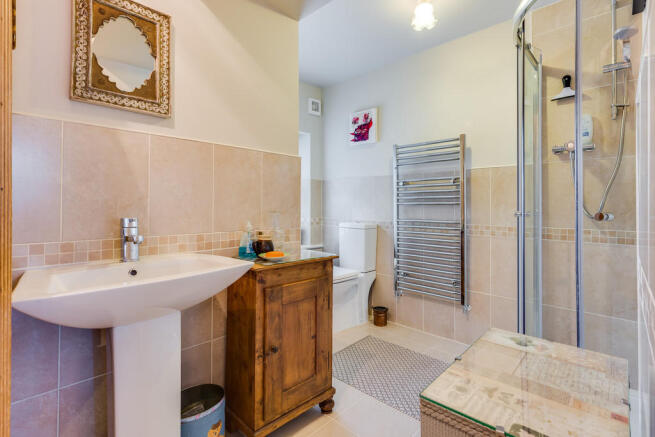 Bedroom 2 Ensuite