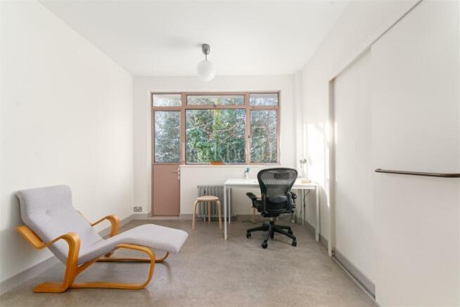 Isokon Lawn Road NW3 2XD-5.jpg