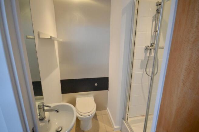 2 bed Flat to rent Image 10